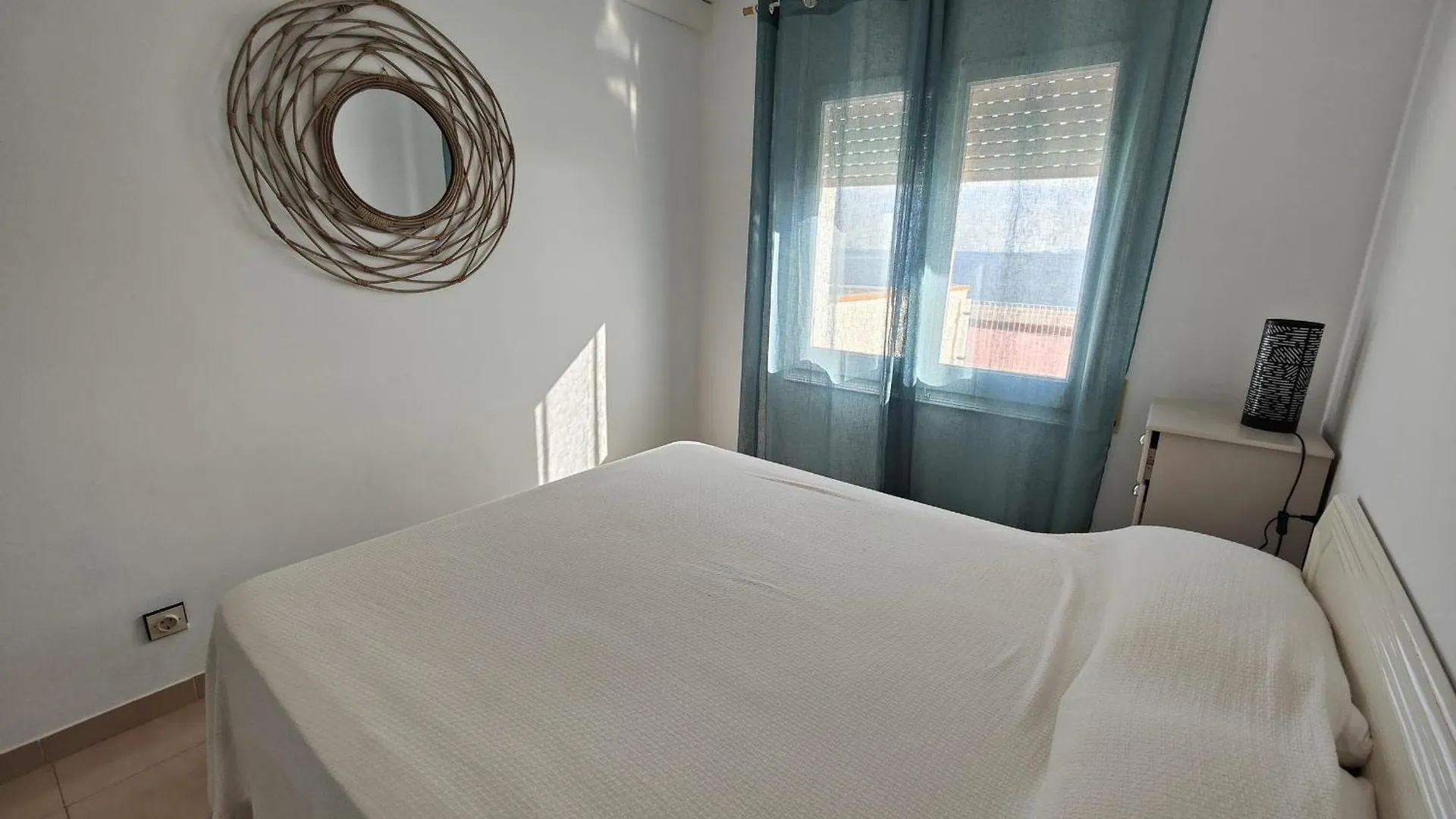 3364 - Mediterraneo A 1-8, Vacaciones Sobre Las Rocas, 1ª Linea De Mar, Zona Privilegiada, Vista Al Mar. - Es-258-102 Rosas